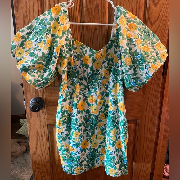 Milk & Honey Dresses & Skirts - NWOT Milk & Honey puff sleeve mini floral dress